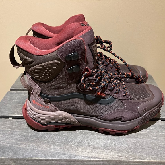 Vans MTE Crestline Goretex Hiking Trail Waterproof Boot NWOB - Picture 1 of 5
